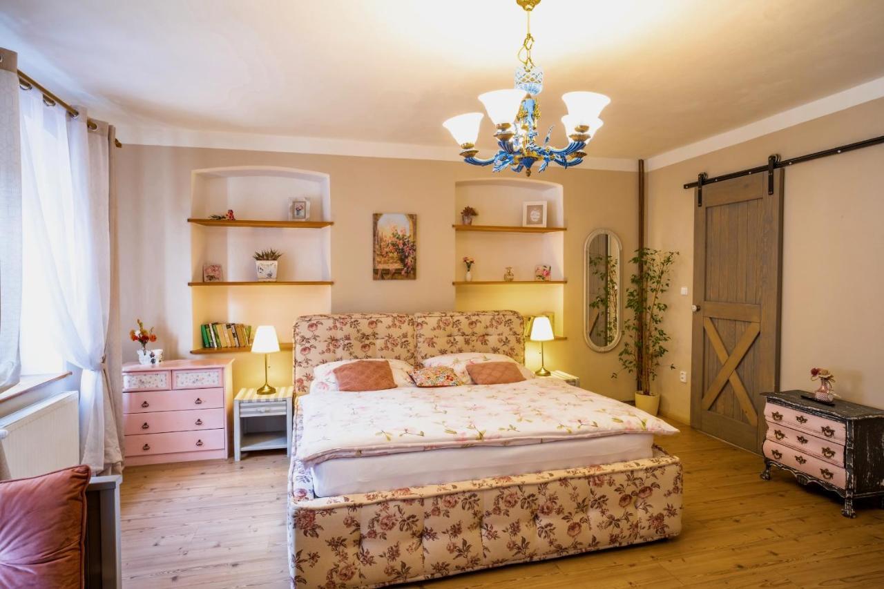 Апартаменты Rustic House V Luzickych Horach Йиржетин-под-Едловоу Экстерьер фото